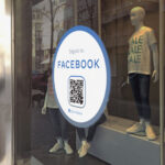 Síguenos en Facebook Pegatina